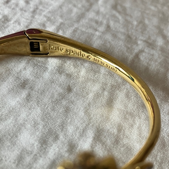 Kate Spade:Multi-Stone Frog& Flower HingedCuff Bracelet- Gold Tone-Missing stone - Picture 6 of 16
